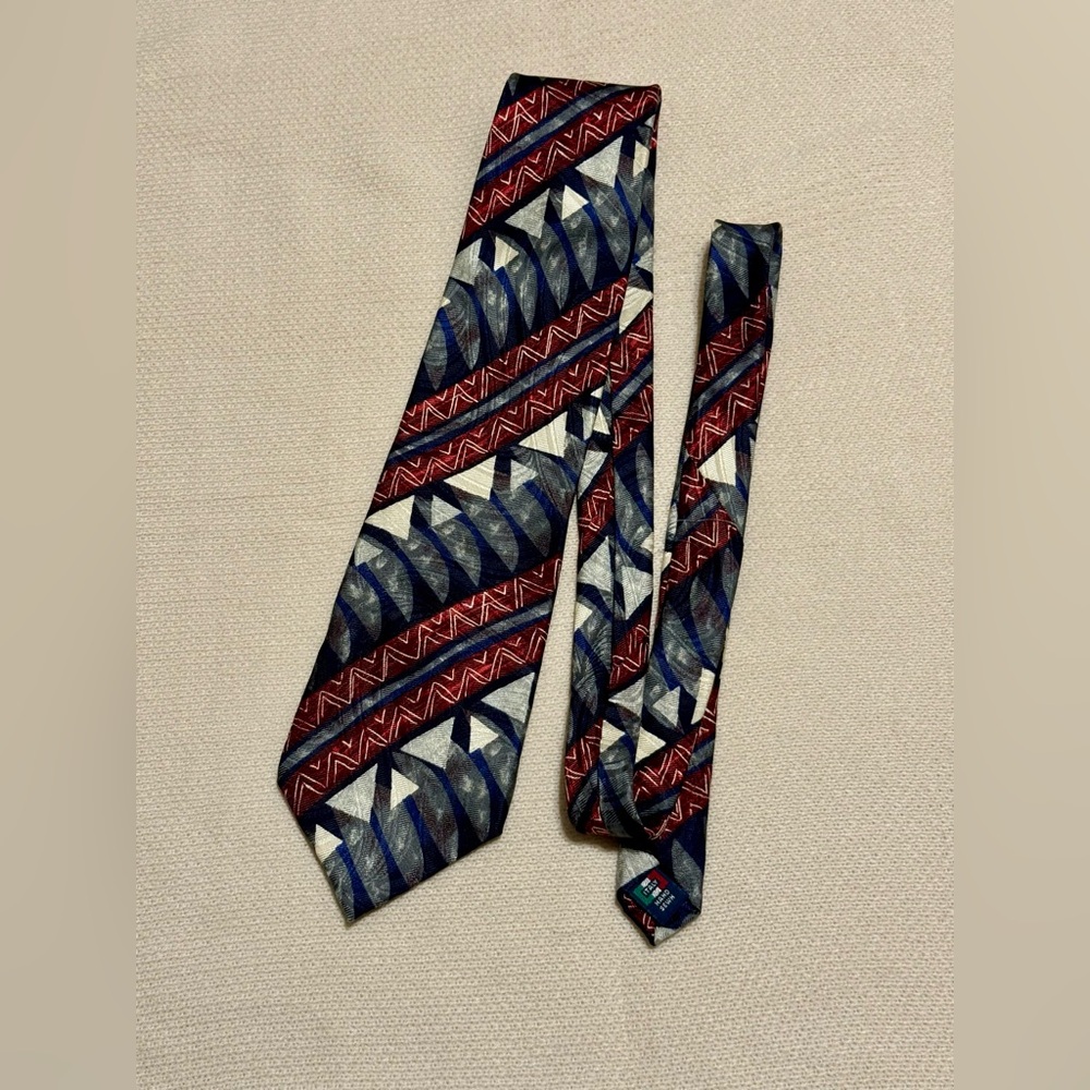 Mulberry Geometric Red‎ and Blue Tie